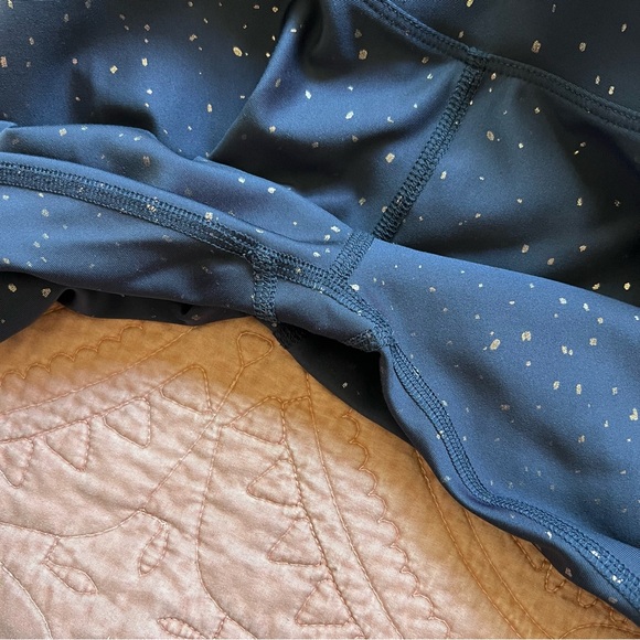 NWOT Peloton Show Up Sparkle Flex Flex Leggings Metallic Gold Blue Grey Small - Picture 7 of 7